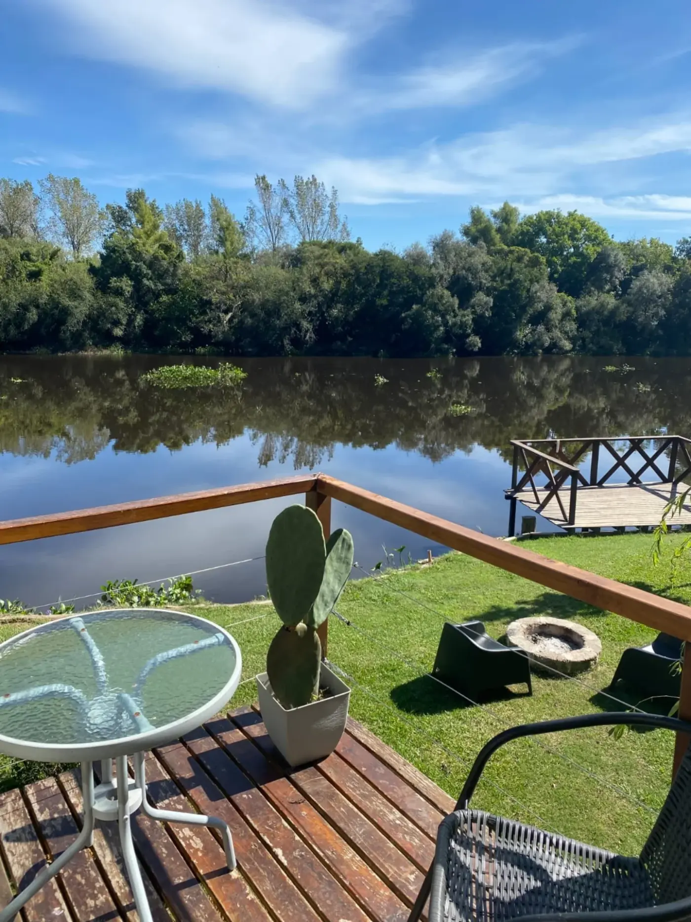Deck con vista al río